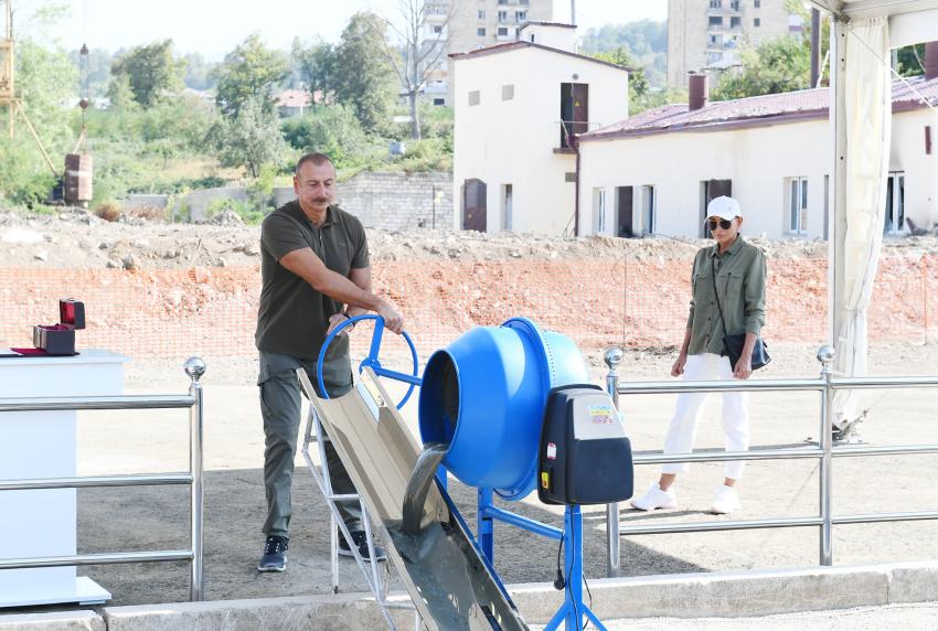 İlham Əliyev və birinci xanım Mehriban Əliyeva Şuşada “Otel və Konfrans Mərkəzi”nin təməlqoyma mərasimində iştirak ediblər