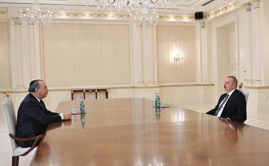 Ильхам Алиев принял президента Фонда этнического взаимопонимания США
