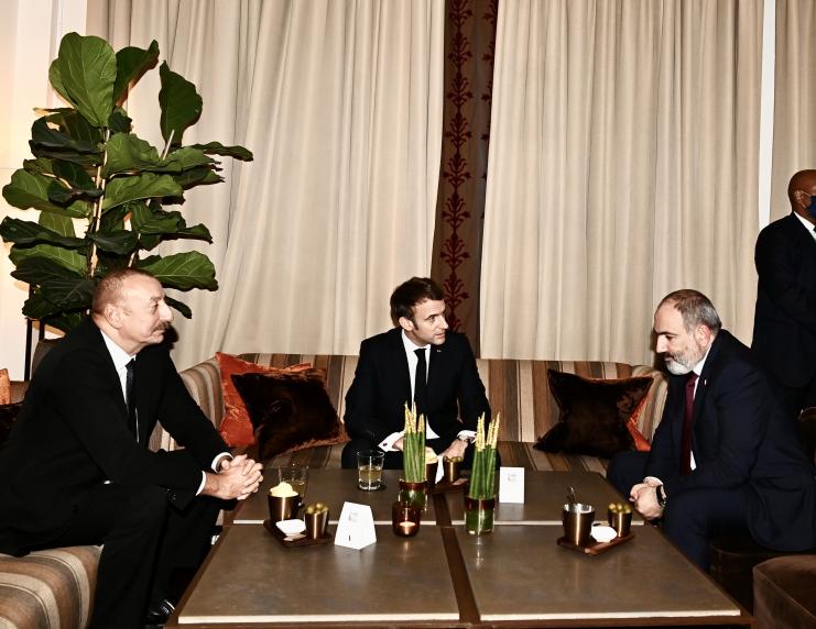 По инициативе Президента Франции в Брюсселе состоялась неформальная встреча между Президентом Азербайджана и премьер-министром Армении