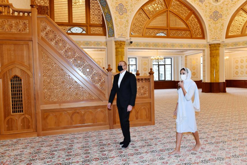 President Ilham Aliyev and First Lady Mehriban Aliyeva viewed conditions created at new building of “Khanim Fatimeyi Zahra” mosque in Yeni Gunashli