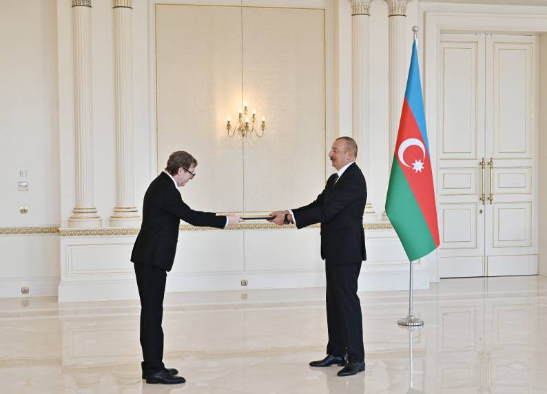 Ilham Aliyev received credentials of incoming ambassador of Algeria