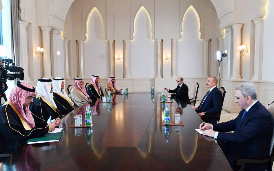 Ильхам Алиев принял делегацию во главе с министром энергетики Саудовской Аравии