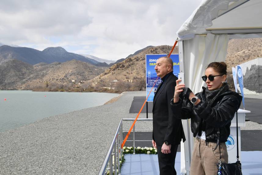 Ilham Aliyev and First Lady Mehriban Aliyeva attend opening ceremony of first rowing training session in Sugovushan settlement