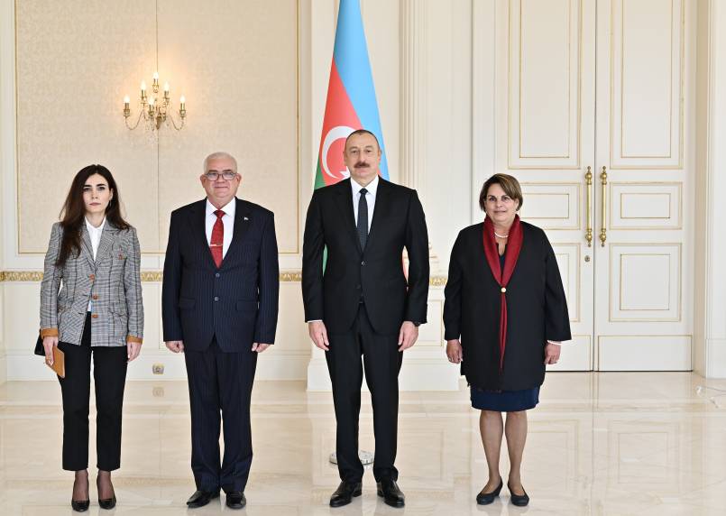 Ilham Aliyev received the credentials of the incoming ambassador of Cuba