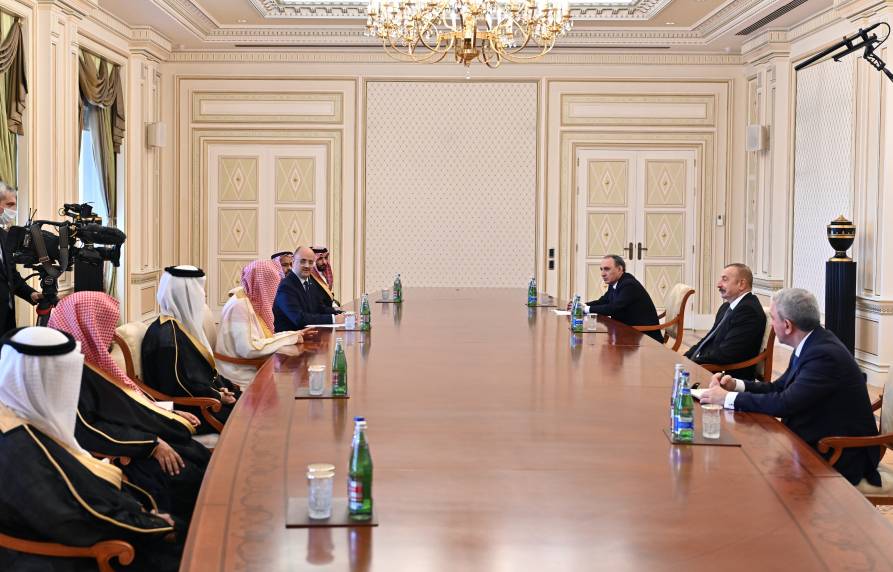 Ильхам Алиев принял делегацию во главе с генеральным прокурором Саудовской Аравии