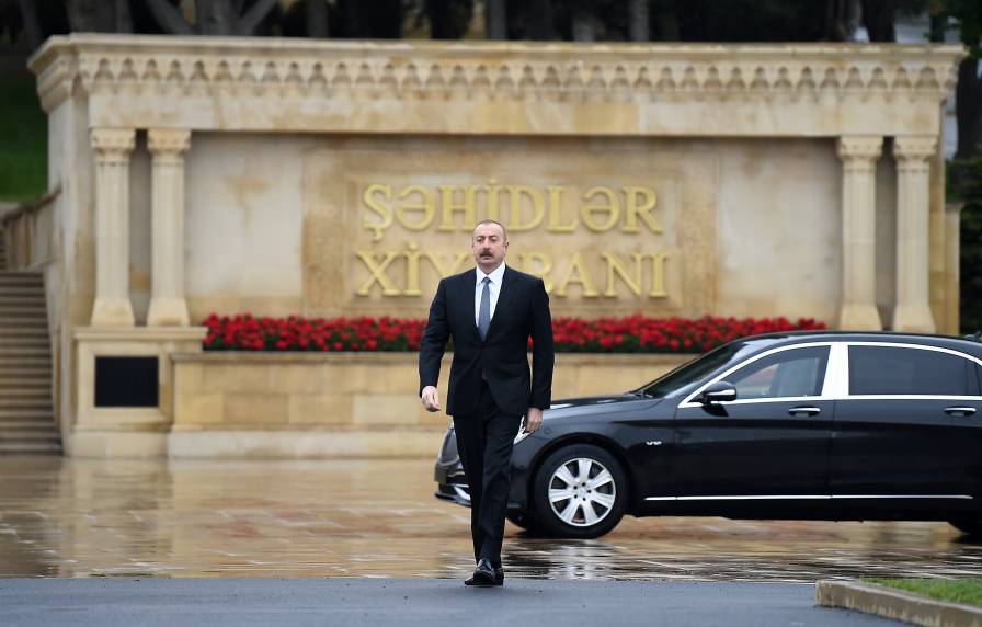 Ilham Aliyev paid tribute to Azerbaijanis who died for the victory over fascism