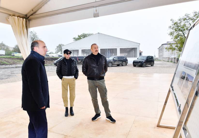 Ильхам Алиев и первая леди Мехрибан Алиева ознакомились с предстоящими ремонтно-восстановительными работами в Шушинском реальном училище