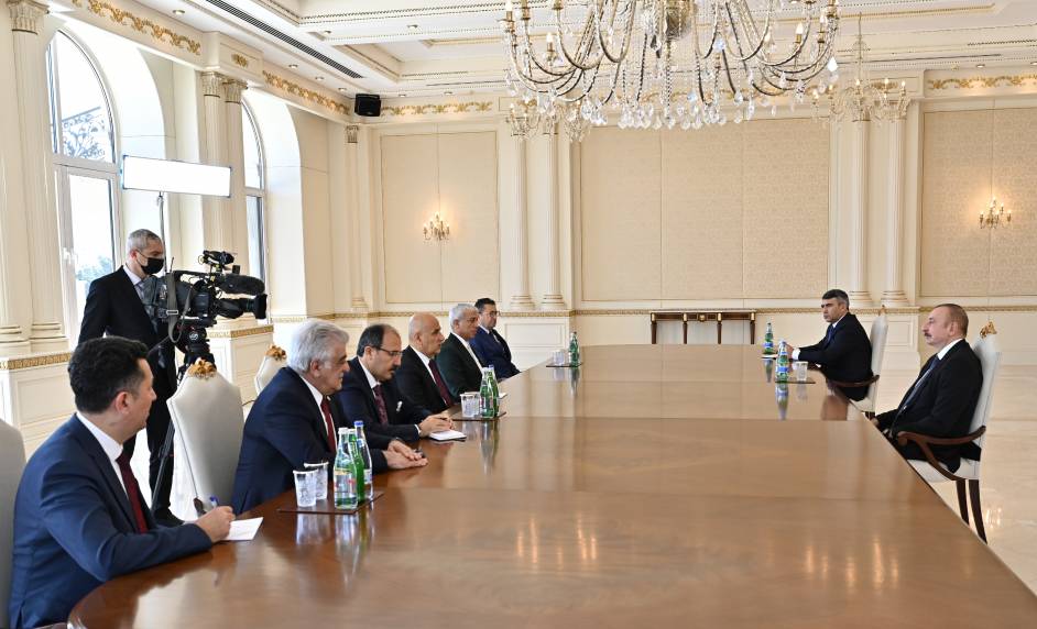 Ильхам Алиев принял делегацию во главе с министром сельского и лесного хозяйства Турции