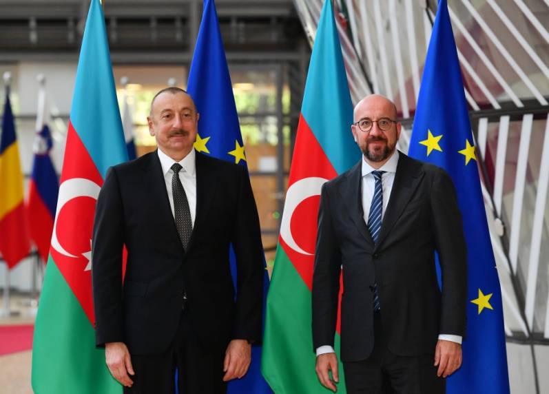 Состоялась встреча Ильхама Алиева с президентом Совета Европейского Союза Шарлем Мишелем один на один
