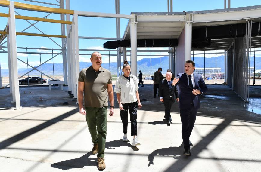 Ильхам Алиев и Первая леди Мехрибан Алиева ознакомились с ходом строительства Зангиланского международного аэропорта