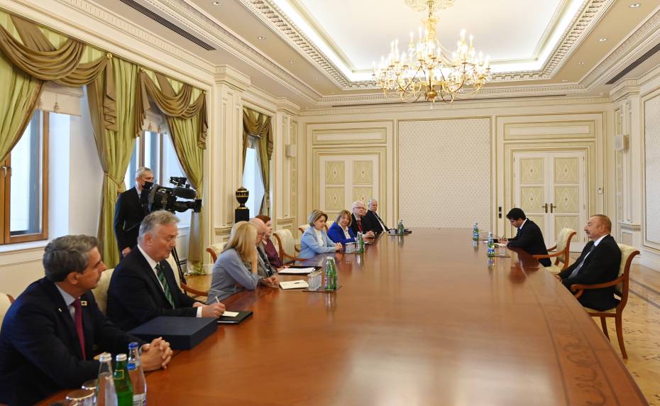 Ilham Aliyev received co-chairs and members of Board of Trustees of Nizami Ganjavi International Center