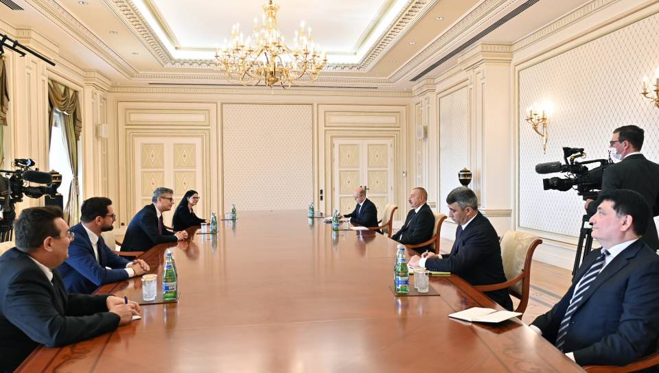 Ильхам Алиев принял делегацию Румынии