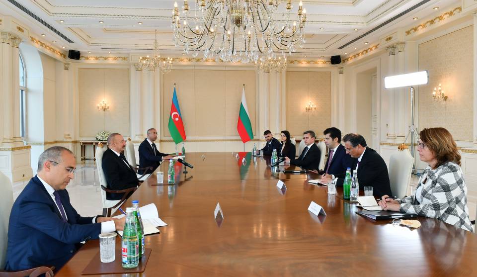 Состоялась встреча Президента Ильхама Алиева с премьер-министром Болгарии Кирилом Петковым в расширенном составе