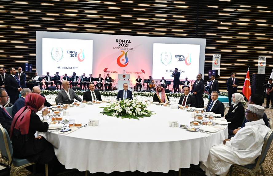 Dinner was hosted in honor of heads of state, government and delegations participating in opening ceremony of 5th Islamic Solidarity Games