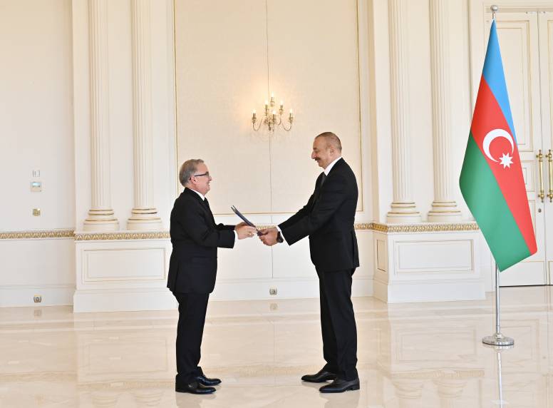 Ilham Aliyev received credentials of incoming ambassador of Dominican Republic