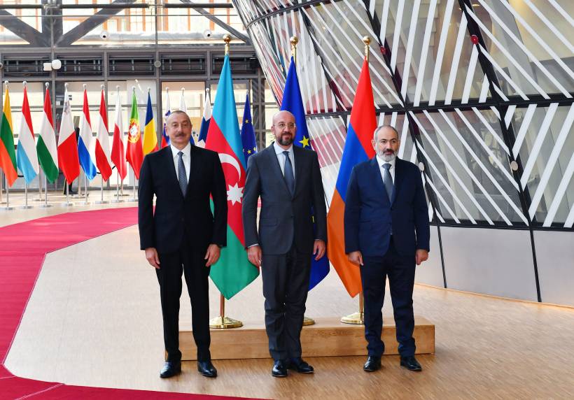 В Брюсселе состоялась встреча Президента Ильхама Алиева с президентом Совета Европейского Союза Шарлем Мишелем и премьер-министром Армении Николом Пашиняном