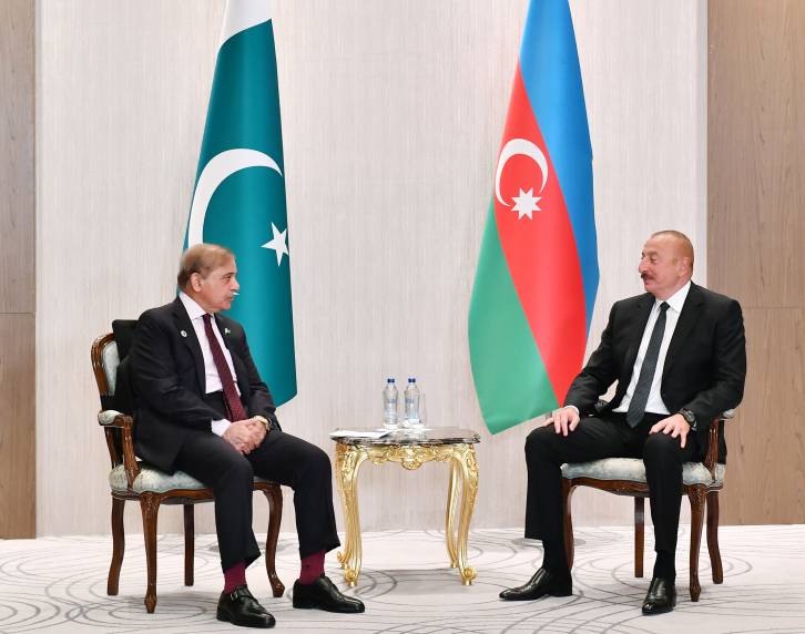 Ilham Aliyev met with Prime Minister of Pakistan Shahbaz Sharif in Samarkand