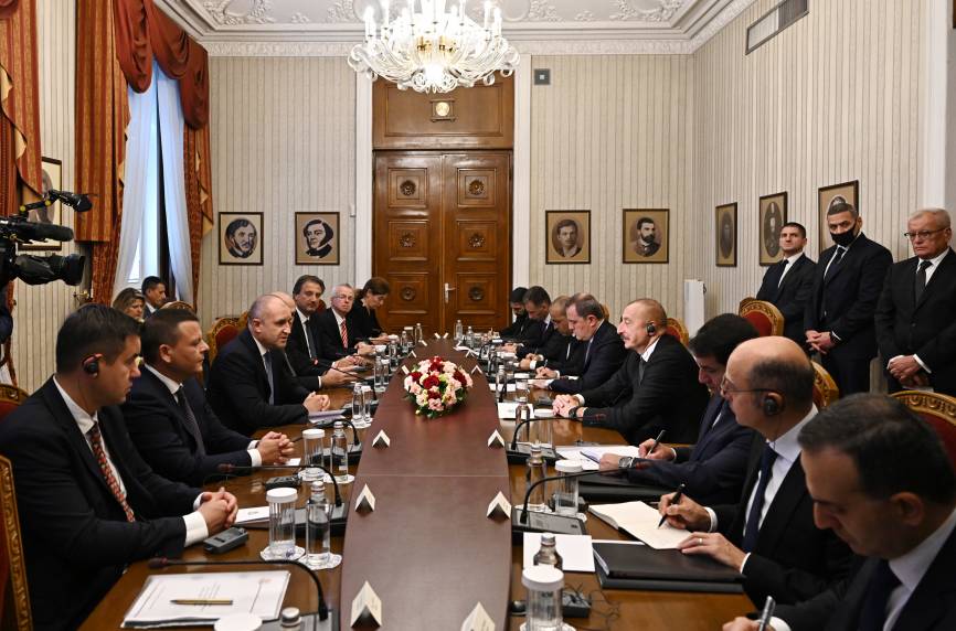 В Софии состоялась встреча президентов Азербайджана и Болгарии в расширенном составе