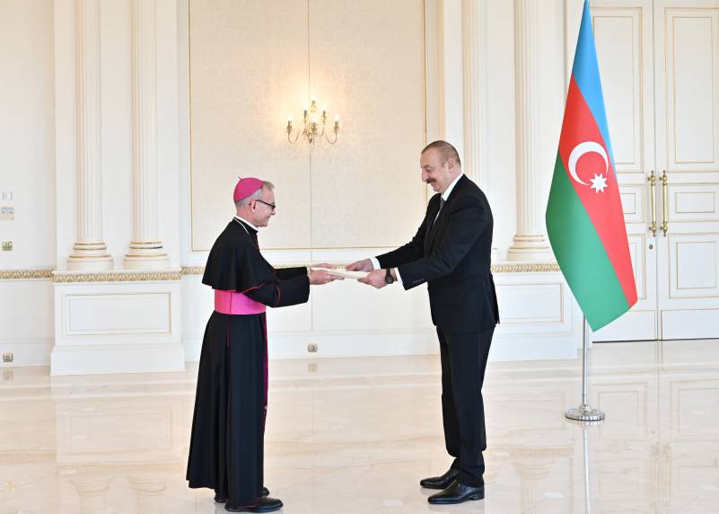 Ilham Aliyev received the credentials of newly appointed apostolic nuncio of the Holy See