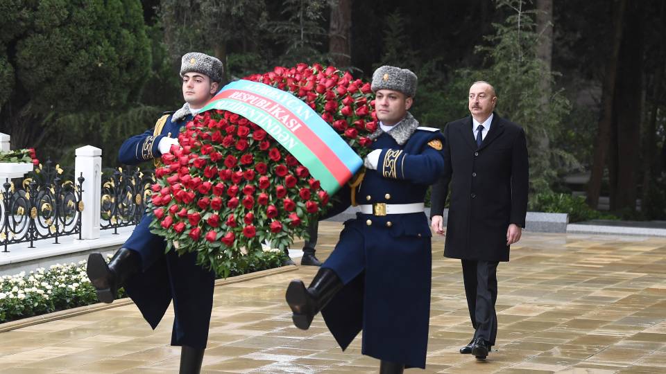 Ильхам Алиев и первая леди Мехрибан Алиева посетили могилу общенационального лидера Гейдара Алиева