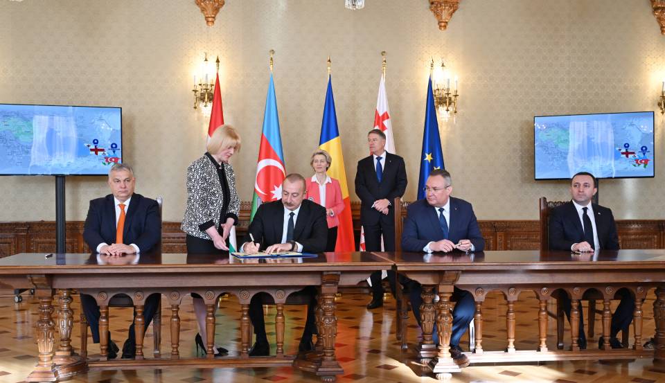 В Бухаресте подписано Соглашение о стратегическом партнерстве в области зеленой энергии между правительствами Азербайджана, Грузии, Румынии и Венгрии