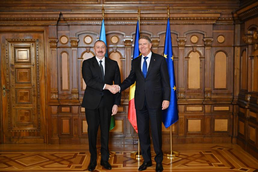 Состоялась встреча Ильхама Алиева с Президентом Румынии Клаусом Йоханнисом