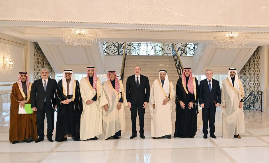 Ильхам Алиев принял делегацию во главе с министром инвестиций Королевства Саудовская Аравия