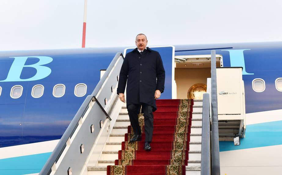 Ilham Aliyev arrived in Saint Petersburg for working visit