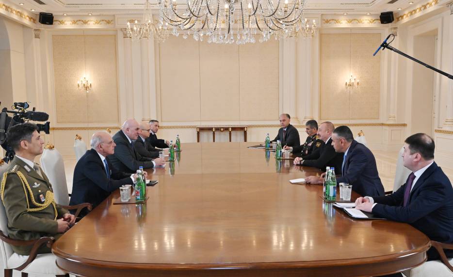 Ильхам Алиев принял министра обороны Италии
