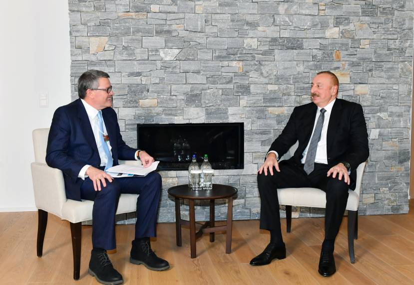 В Давосе состоялась встреча Ильхама Алиева с вице-президентом компании CISCO по глобальным инновациям