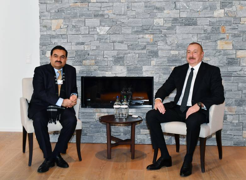 В Давосе состоялась встреча Президента Ильхама Алиева с основателем и председателем компании Adani Group
