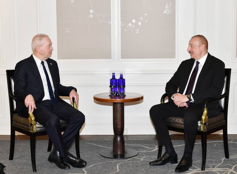 Ilham Aliyev met with Defense Minister of Israel in Munich