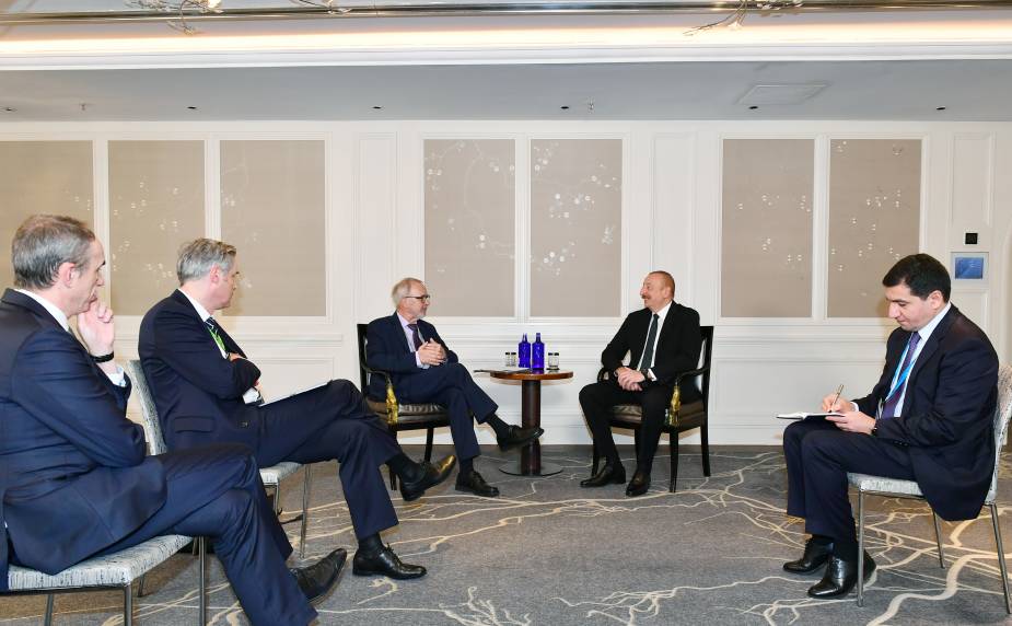 Ильхам Алиев встретился в Мюнхене с президентом Европейского инвестиционного банка