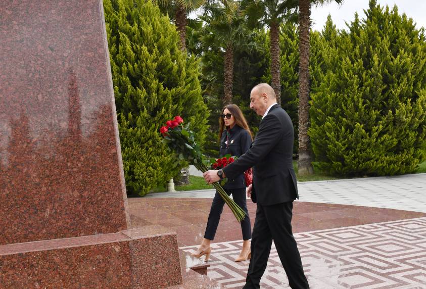 Ильхам Алиев и первая леди Мехрибан Алиева совершили поездку в Сальянский район