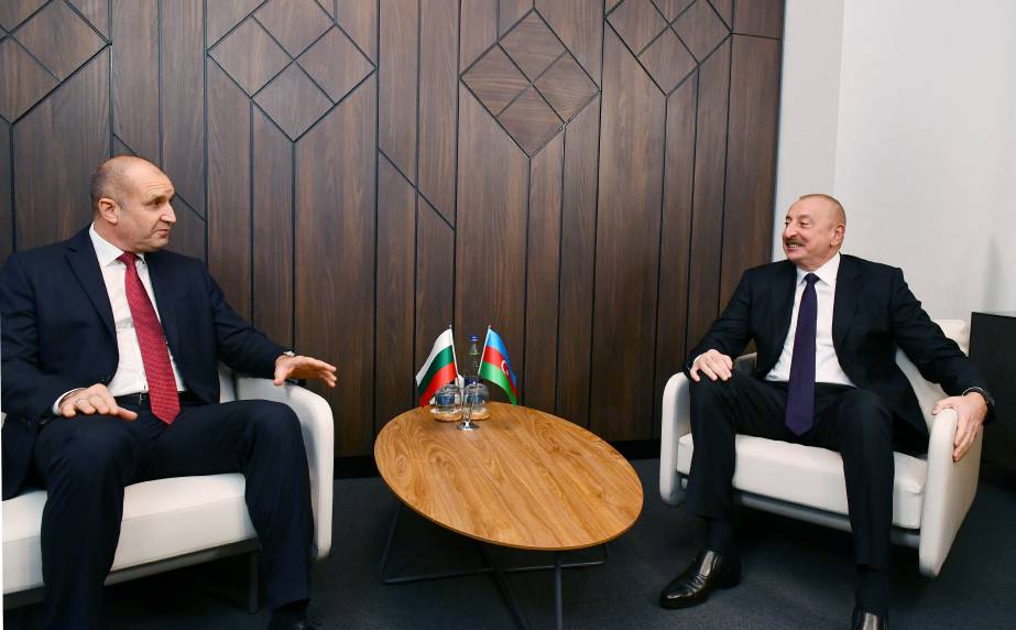 Состоялась встреча Ильхама Алиева и Президента Болгарии Румена Радева один на один