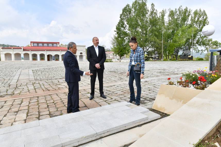 Ilham Aliyev and First Lady Mehriban Aliyeva examined works to be carried out in front of administrative building of Special Representative Office in Shusha