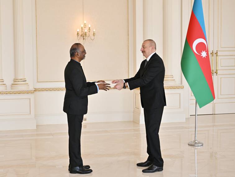 Ильхам Алиев принял верительные грамоты новоназначенного посла Индии в нашей стране