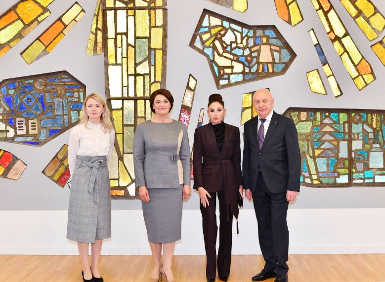Первая леди Азербайджана Мехрибан Алиева ознакомилась с Литовской национальной библиотекой имени Мартинаса Мажвидаса