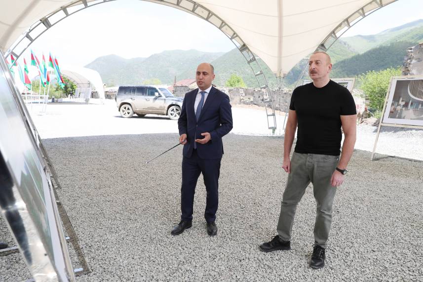 Ильхам Алиев заложил фундамент здания школы в городе Кяльбаджар