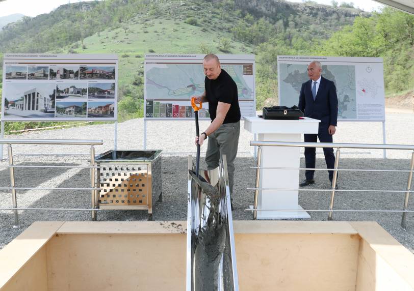 Ильхам Алиев заложил фундамент села Шельве Лачинского района