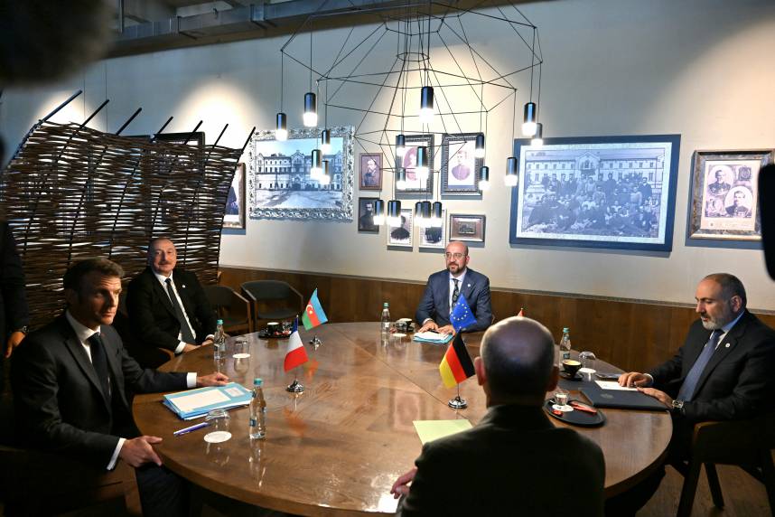 В Кишинэу состоялась неформальная встреча лидеров Азербайджана, Армении, Совета Европейского Союза, Германии и Франции