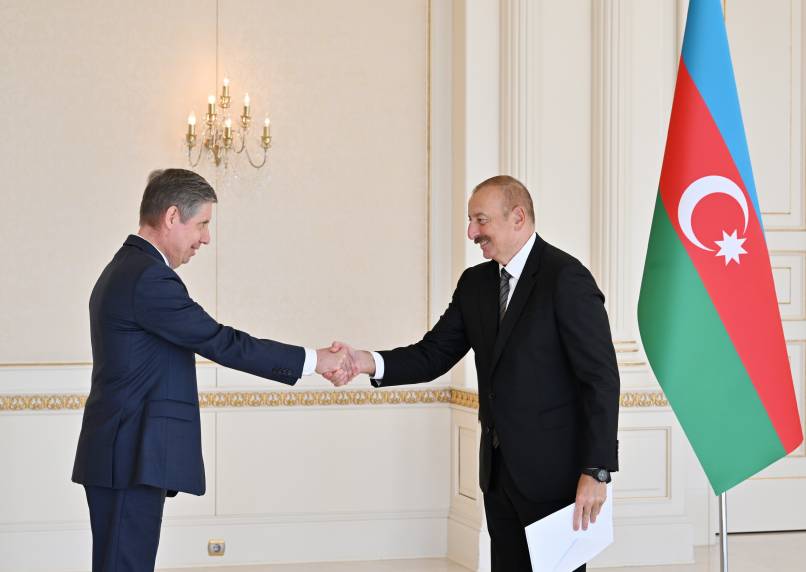 Ilham Aliyev received credentials of incoming ambassador of Russia