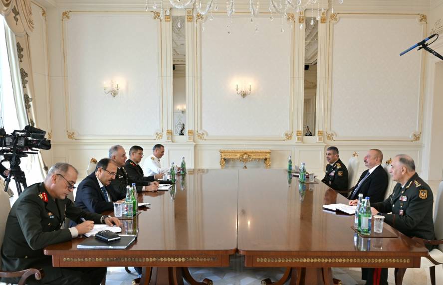 Ильхам Алиев принял начальника Генерального штаба Вооруженных сил Турции