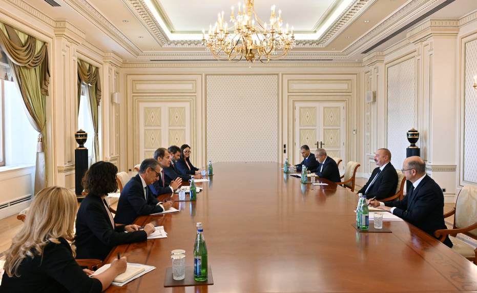 Ilham Aliyev received delegation of European Bank for Reconstruction and Development