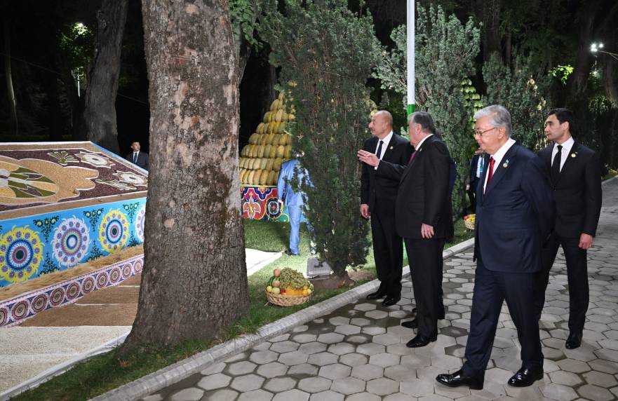 Ilham Aliyev participates in official reception in honor of heads of state in Dushanbe