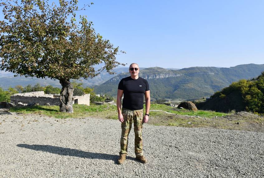 Ильхам Алиев побывал в поселке Кяркиджахан города Ханкенди