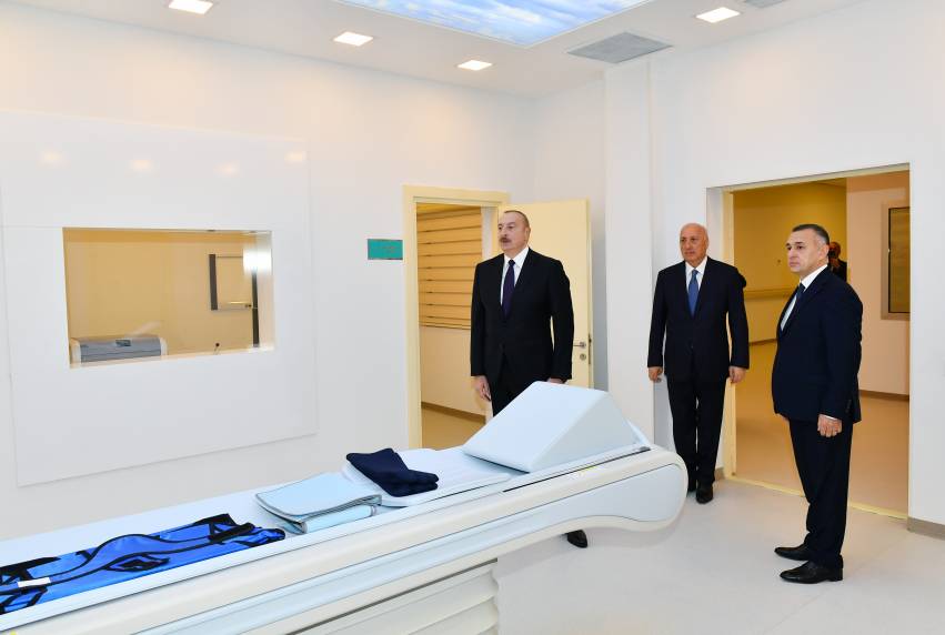 Ильхам Алиев принял участие в открытии нового здания Сумгайытской городской больницы номер 2