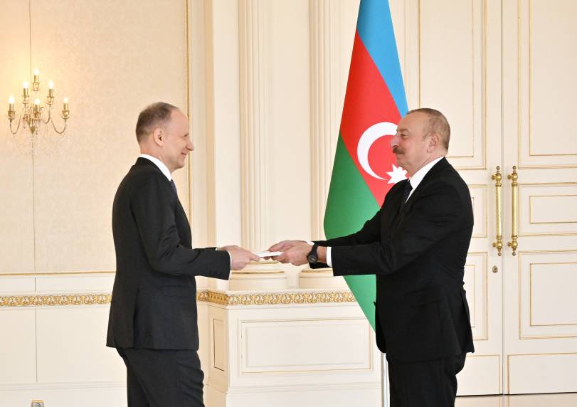 Ильхам Алиев принял верительные грамоты новоназначенного посла Швейцарии в Азербайджане