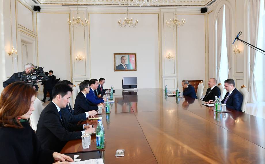 Ильхам Алиев принял делегацию во главе с председателем Торгово-промышленной палаты Республики Корея