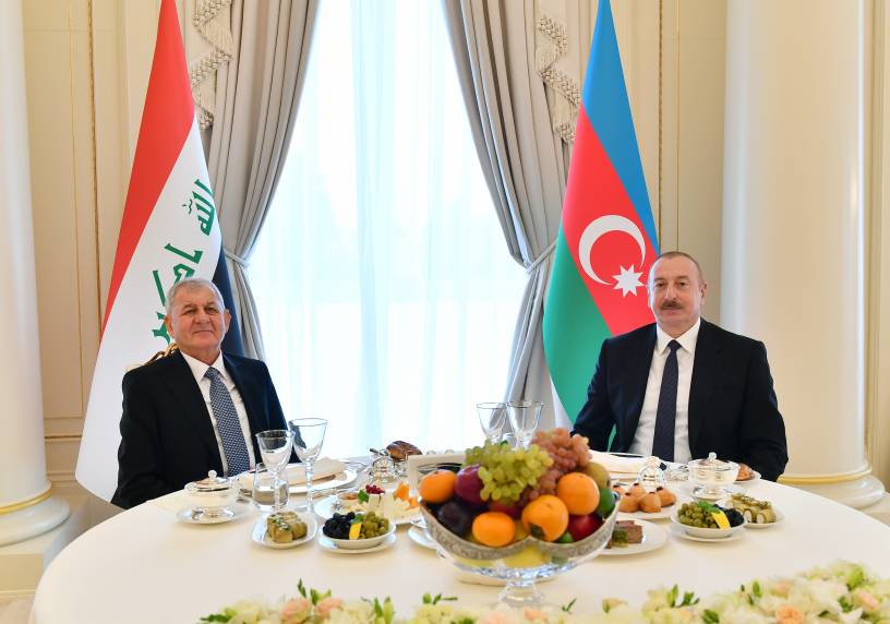 От имени Президента Азербайджана дан официальный обед в честь Президента Ирака